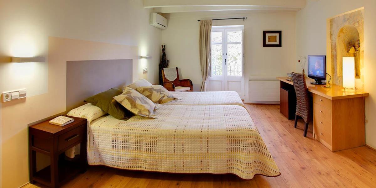 Hotel La Freixera Solsona Bagian luar foto
