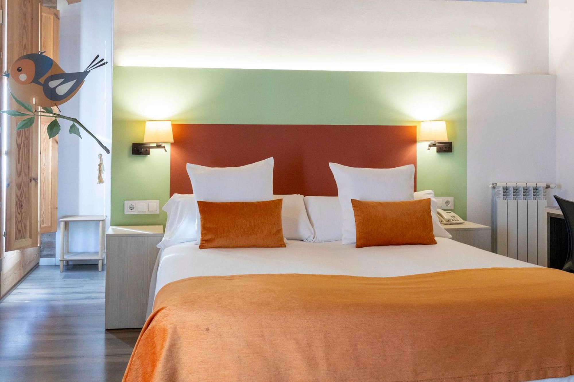 Hotel La Freixera Solsona Bagian luar foto