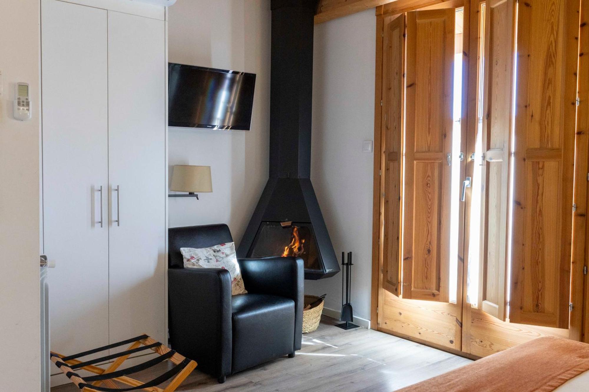 Hotel La Freixera Solsona Bagian luar foto