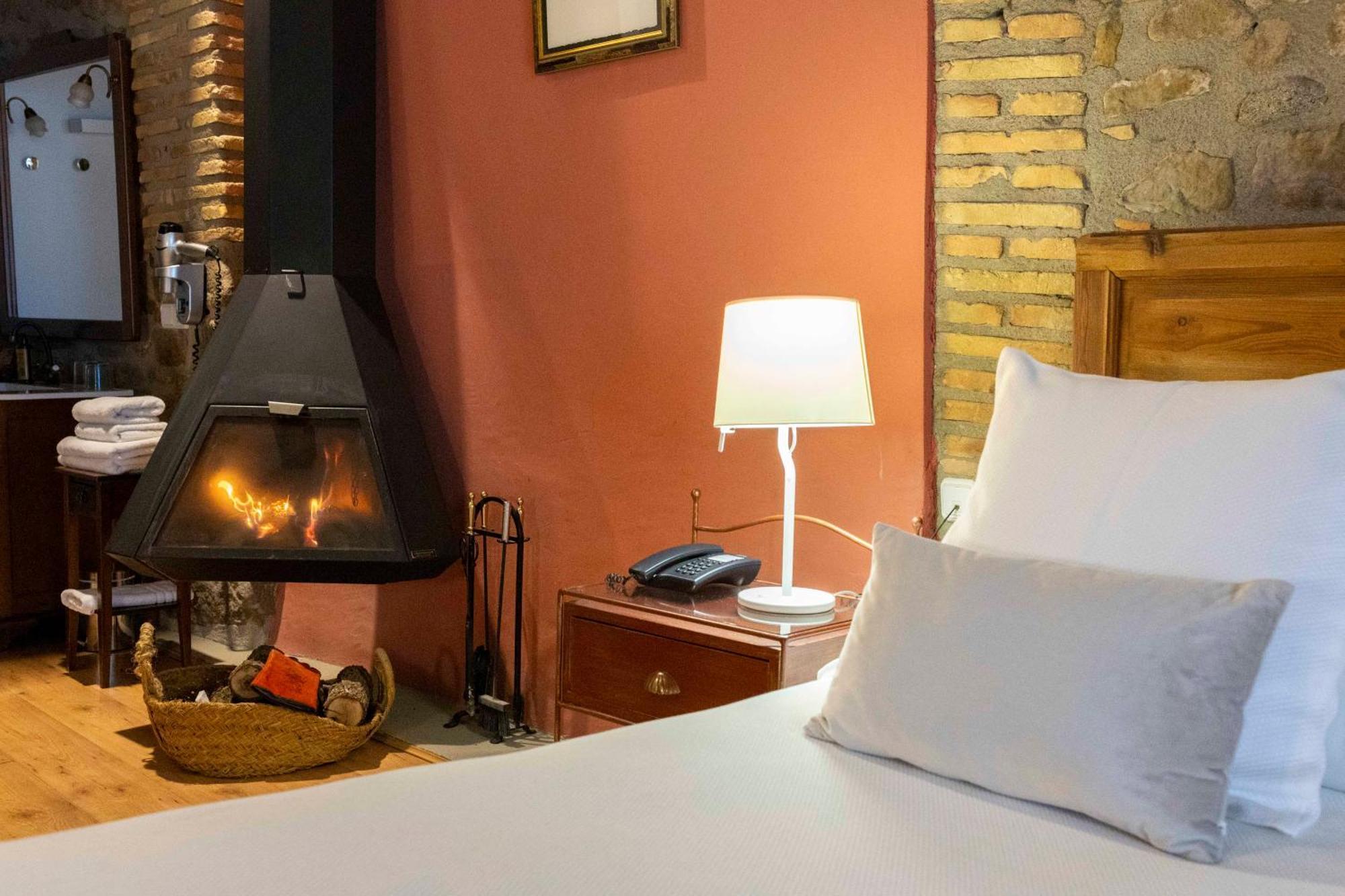 Hotel La Freixera Solsona Bagian luar foto