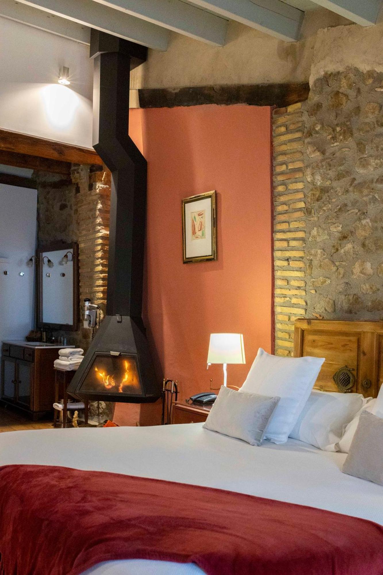 Hotel La Freixera Solsona Bagian luar foto