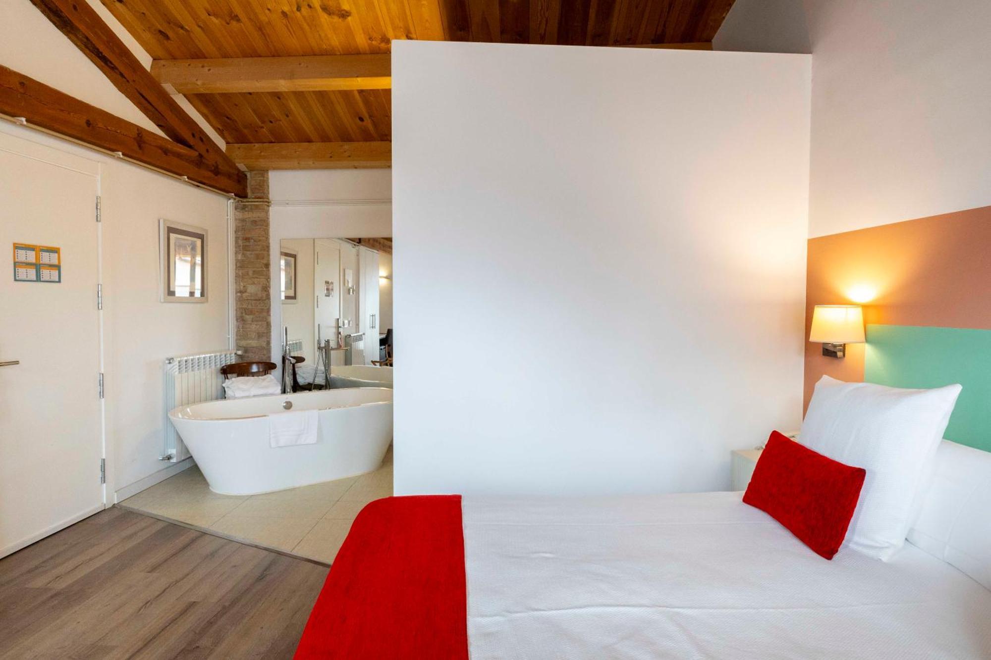 Hotel La Freixera Solsona Bagian luar foto