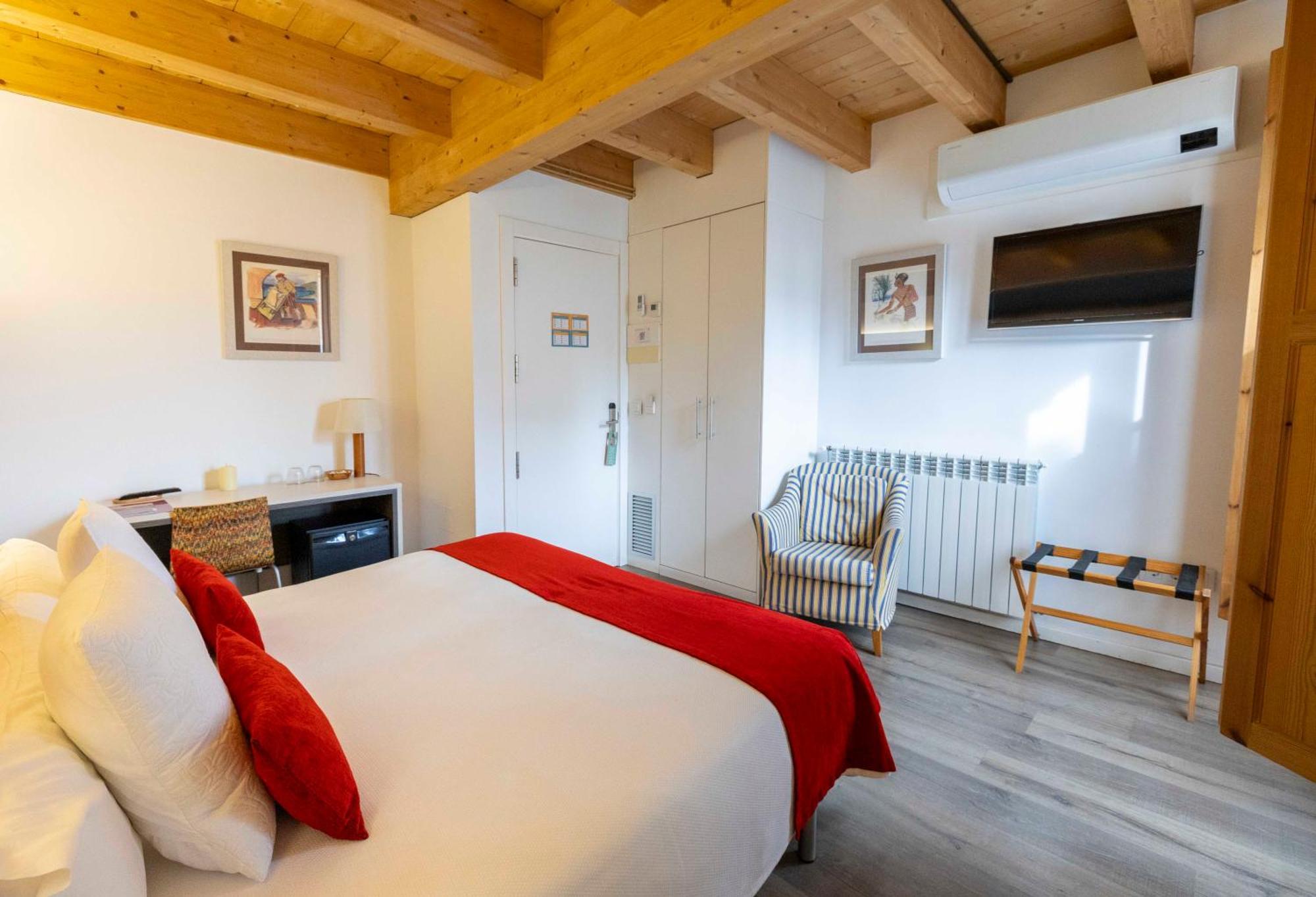 Hotel La Freixera Solsona Bagian luar foto