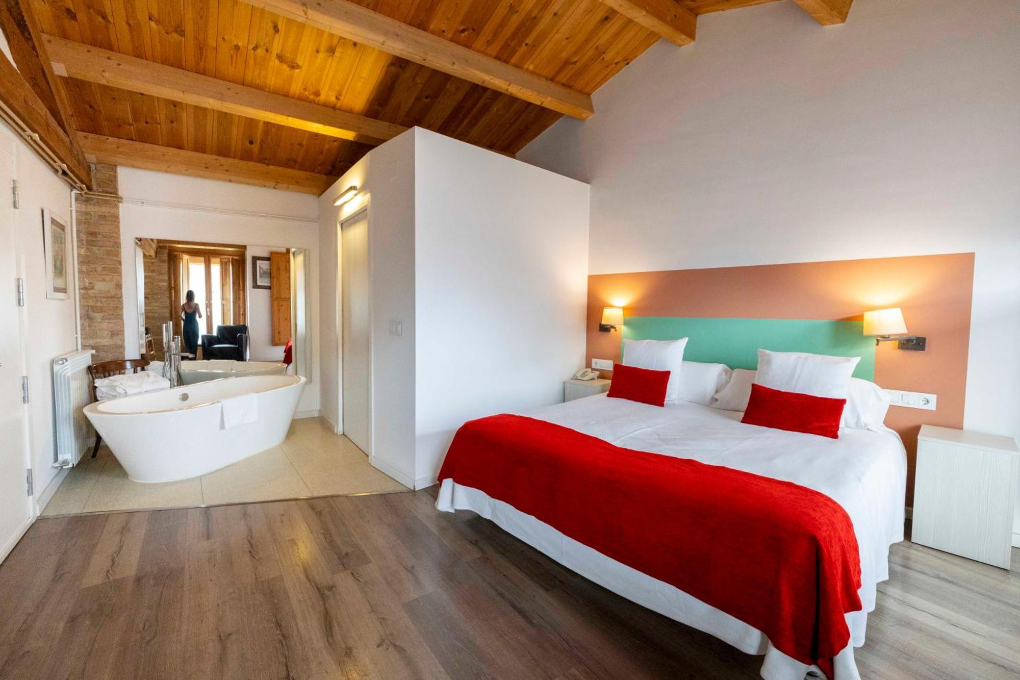 Hotel La Freixera Solsona Bagian luar foto