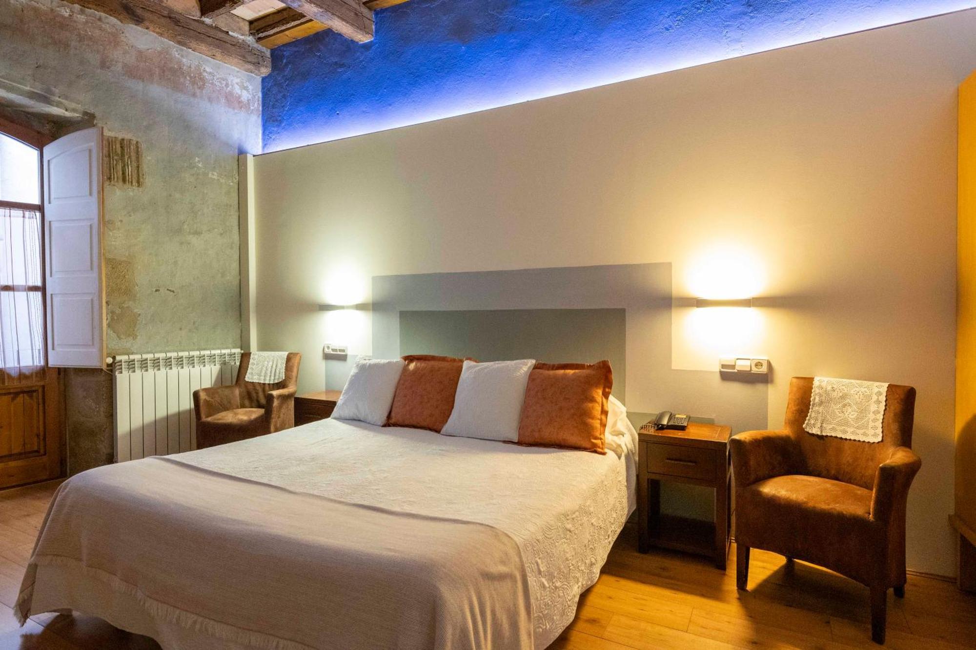 Hotel La Freixera Solsona Bagian luar foto