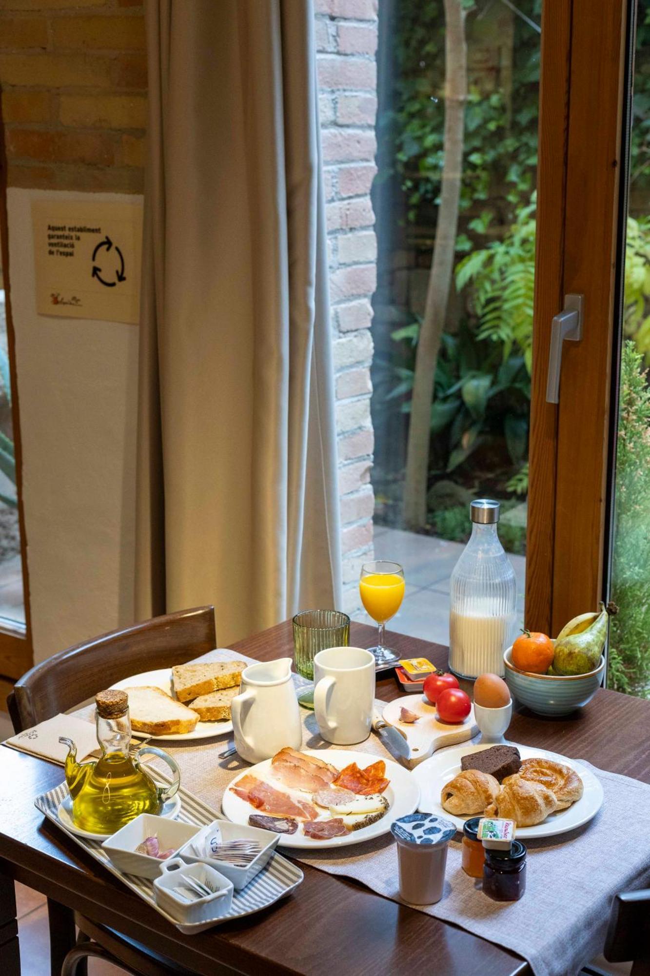 Hotel La Freixera Solsona Bagian luar foto