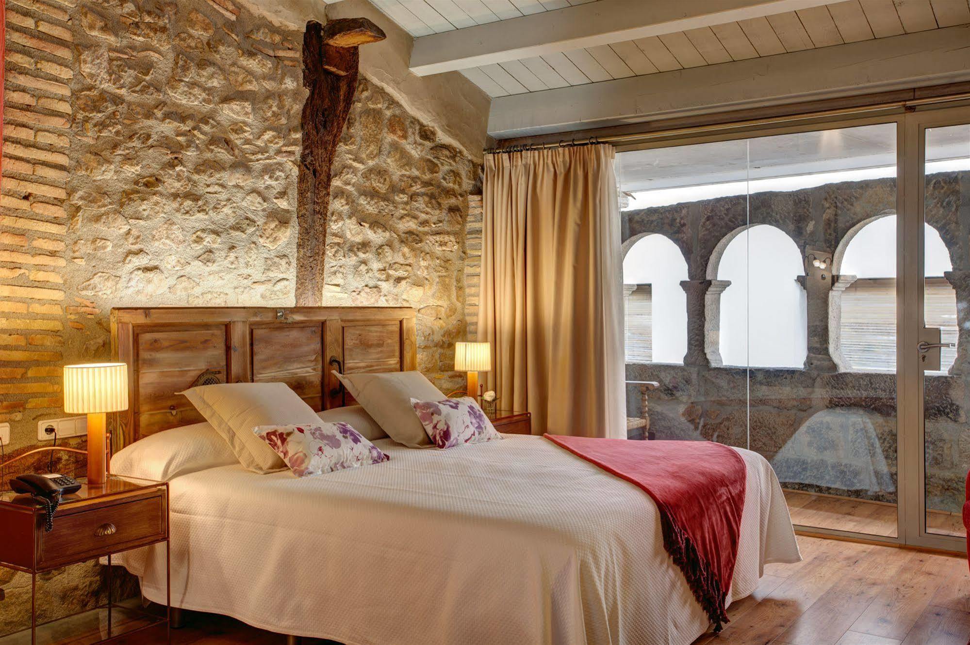 Hotel La Freixera Solsona Bagian luar foto